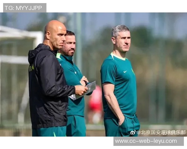 国安今晚抵达曼谷展开训练备战春节前赛事全力以赴 国安今晚抵达曼谷展开训练备战春节前赛事全力以赴